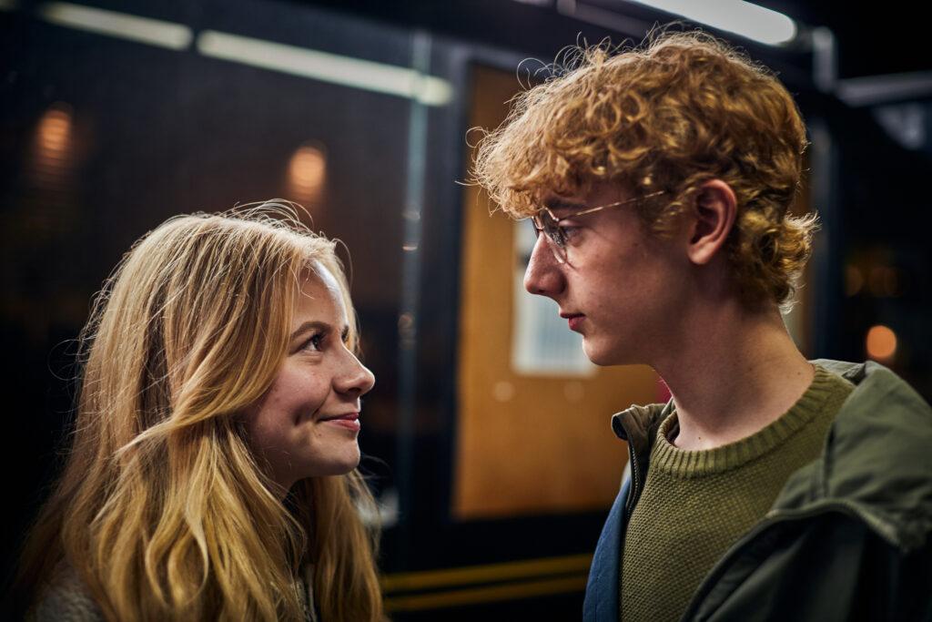 A gir land a boy looking at eachother.